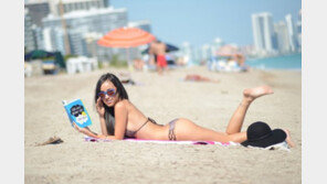 [화보] 리사 오피, 탄력 있는 비키니 몸매 ‘눈길’