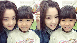 이유비, 김지영 대기실 방문 인증샷 “고사리 같은 손”