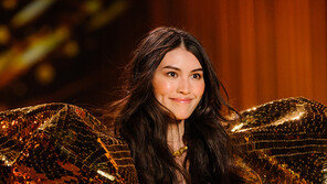 [화보] 빅토리아 시크릿, 동양인 모델 수이 허 ‘늘씬한 각선미’