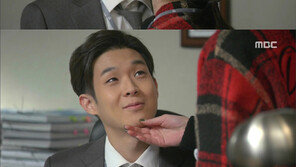 ‘오만과 편견’ 최우식, 정혜성 기습키스 시도에 표정이…