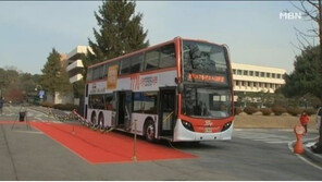 2층 광역버스 첫 운행, 좌석 불편하지만… 앉아서 갈 수 있어