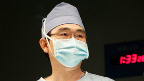 구멍 하나만 내는 흉강경 수술… 폐암환자 치료에 새 章 열었다