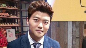 ‘문정아 HSK 중국어’ 전속 모델 전현무, 실시간 검색어 1위 “이게 왜?”