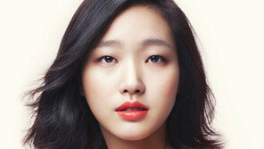 ‘변요한과 열애설 재조명’ 김고은, 과거 화보 속 은은한 섹시 매력