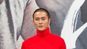 조동혁 빨간 목티, ‘코디와 싸웠나?’…“몸매 드러나니까 만족한다”