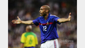 티에리 앙리, 현역 은퇴 선언… 英 스카이스포츠 해설자로 변신