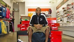 ‘축구 스타’ 티에리 앙리, 현역 은퇴 선언…“이제 다른 길 시작하려 한다”