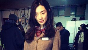 선암여고 탐정단 스테파니 리, 실검 1위 등극 자축 “좋아라”