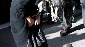 ‘땅콩 회항’ 조현아, 피의자 신분으로 출석… “죄송합니다”