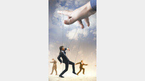 네트워크화된 군중… 비즈니스 新권력으로 전통 리더십에 도전장 