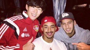 손흥민, 김진수와 코리안더비서 승리… 동료들과 함께 기쁨 만끽