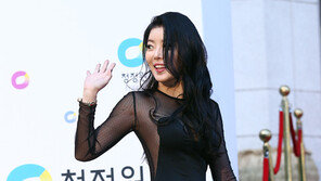 노수람, 초청 안 받았는데 레드카펫 행사 참석? 소속사 “왜곡 보도 중단해 달라”