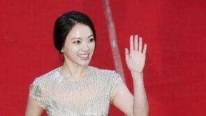 여우주연상 천우희, 눈물의 수상소감…“이런 날이 언제 또 올까”