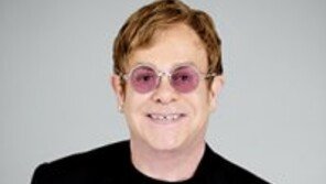 67세 엘튼 존, 21년간 사귄 52세 동성 연인과 정식 결혼