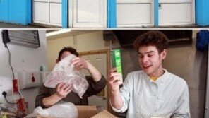 영국 사회적 식당, ‘쓰레기통 뒤져’ 식재료 구해… 인기!