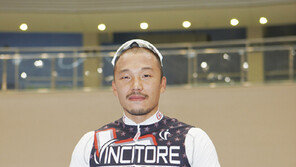 [두 바퀴로 쓰는 HE-스토리] 최성국 “칼 대신 자전거, 승부가 즐겁다”