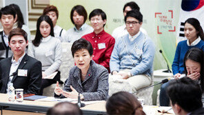 朴대통령, 靑개편보다 ‘소통 확대’에 무게