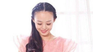 유명 TV쇼 진행자, 배 속 아기 위해 암 치료 미루다 결국…