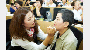 아모레퍼시픽, 여성 암 환우에 메이크업… 아름다움 되찾아줘 우울증 극복