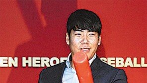 500만2015달러… 강정호, 누가 찍었나 