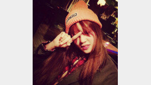 박보람 깜찍 셀카 “두 눈 부릅뜨고 지켜보고 있어요” 눈길