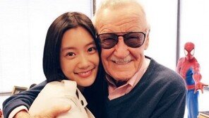 ‘귀요미송2’ 클라라, 마블 원작자 스탠리와 다정한 인증샷 “부녀 같아”