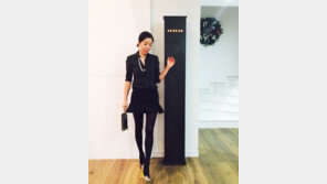 이혜영 근황, 올 블랙 패션 완벽 소화 “늘씬한 각선미” 눈길