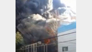 울산 산업공구월드서 화재, 인근 원룸으로 확산 우려