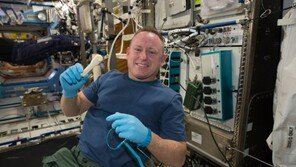 NASA, 우주 3D 프린팅 성공…첫 결과물 ‘소켓 렌치’