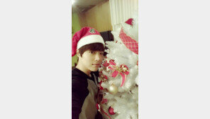 ‘볼트가이’ 박시환, 부드러운 미소와 함께 ‘약소한’ 캐럴송 공개 예고