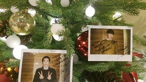 ‘기술자들’ 김우빈-이현우, 크리스마스이브 기념사진 “함께 해주실 거죠?”