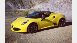 노란색 알파 로메오 4C 스파이더 주행 포착…양산 임박?