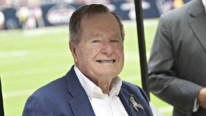 올해 90세 부시 전 대통령, 호흡곤란 증세 병원 긴급 호송...