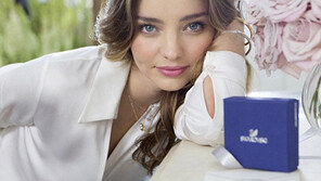 ‘돌싱’ 미란다 커, 임신설 휩싸였던 갑부에게 1억짜리 선물받아