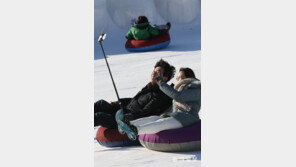 아슬아슬 ‘눈썰매 셀카’