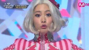 클라라 귀요미송2… 핑크색 전신타이즈 무대의상 ‘파격’