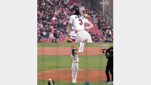 클라라 귀요미송2, 레깅스 시구패션에 이어 전신 레깅스? ‘숨 막히는 S라인’