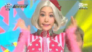 클라라 귀요미송2, 핑크톤 전신 타이즈입고 파격무대 선보여 ‘눈길’