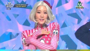 클라라, 귀요미송2 엠카서… 클라라니까 소화 가능한 의상