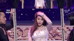 가요대축제 시크릿, 초밀착 원피스 입고 액자 퍼포먼스…‘벽에 걸어두고 싶어’