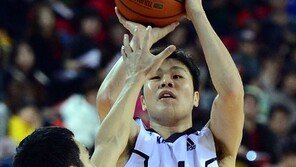 천적 잡은 3점포… 조성민의 ‘복수극’