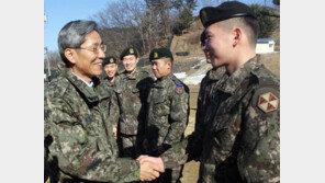 윤종규 KB금융 회장, 복무했던 부대 방문