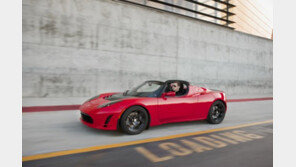 ‘한 번 충전으로 644km’ 테슬라 신형 로드스터 곧 나와