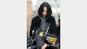 ‘땅콩 회항’ 조현아 전 부사장 영장실질심사 출석, 취재진 묻는 질문에 ‘…’ 묵묵부답 일관