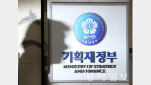 공무원 보수 3.8% 인상, 사병봉급도 15% 인상…‘대통령 연봉은?’