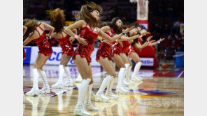 [포토] 치어리더, 화려한 공연에 시선이 절로~