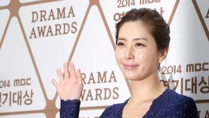 MBC 연기대상 최우수상 송윤아 “‘마마’, 내게 기적 같은 작품” 