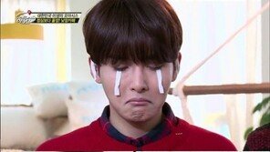 ‘게스트하우스’ 려욱, 붓기 제거하는 이혈기석 테이프로 예능감 ‘폭소’