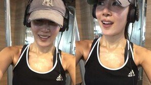 문정희, 나이 잊은 섹시한 몸매…땀 흘리며 운동 매진 “더워요”