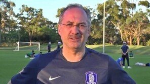 울리 슈틸리케 감독, 한국어로 새해인사 “새해 복 많이 받으세요”